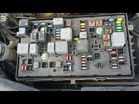 Видео: ПРЕДОХРАНИТЕЛИ ПОД КАПОТОМ Chevrolet Cruze