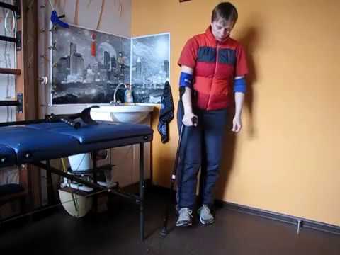 Видео: Как ходить с канадками и тростью / How to walk with a cane