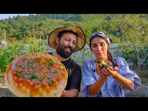 Видео: Хлеб с картофелем и сыром, испеченный в горной деревне! Приготовление на костре