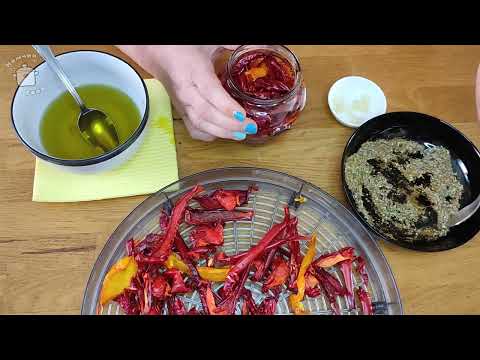 Видео: В'ЯЛЕНИЙ БОЛГАРСЬКИЙ ПЕРЕЦЬ В АРОМАТНИХ СПЕЦІЯХ / SUN - DRIED BELL PEPPERS IN HERBS.