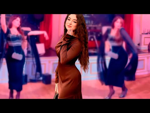 Видео: Заворожила всех ! Цыганские танцы