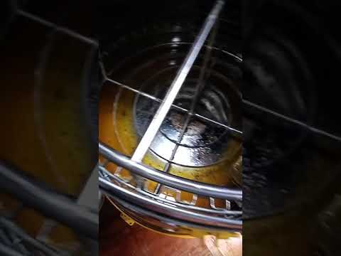 Видео: Откачка Альпийских соторамок Н108 на медогонке фирмы Плазма