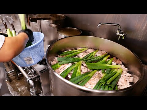 Видео: Японская еда - ЛУЧШИЙ УТИНЫЙ РАМЕН в Токио! Уэно Япония