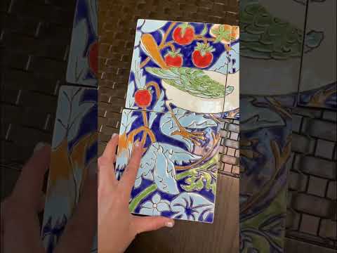 Видео: Плитка по мотивам Уильяма Морриса. Закрепляю технику росписи. #керамика #керамиканазаказ #арт