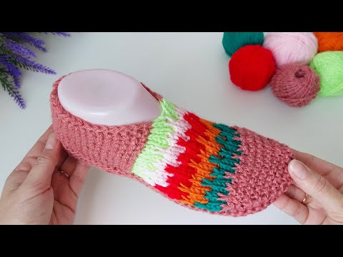 Видео: Следки из остатков пряжи 🧶 с НОВЫМ УЗОРОМ 🤩без шва на ПОДОШВЕ 😊