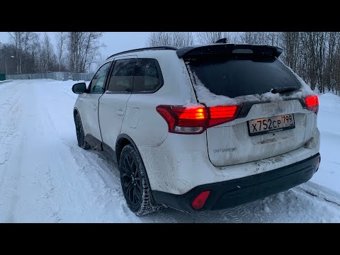 Видео: Взял Митсубиси Аутлендер 2.0  - Поле всё, что делать? / Mitsubishi Outlander 2021 в снегах на трассе