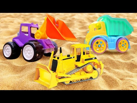 Видео: Рабочие машинки в песочнице! Сборник для детей про игрушки машины и песок