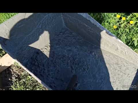 Видео: фундамент під мачту 18 мет залитий.