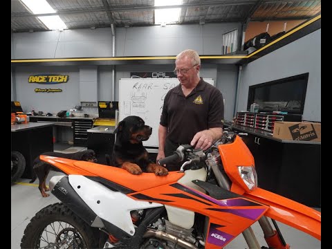 Видео: Настройка подвески мотоцикла — наиболее эффективная последовательность