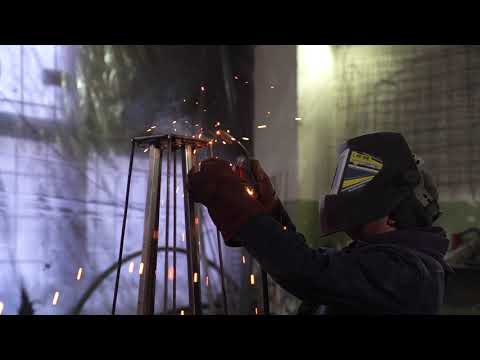 Видео: Процесс создания подставки для цветов из металла