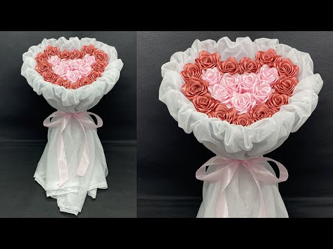 Видео: DIY | Как легко сделать букет роз из атласных лент | Упаковка букета в тюль