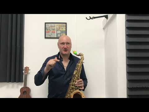 Видео: Как играть октавные скачки на штрихе «легато»?