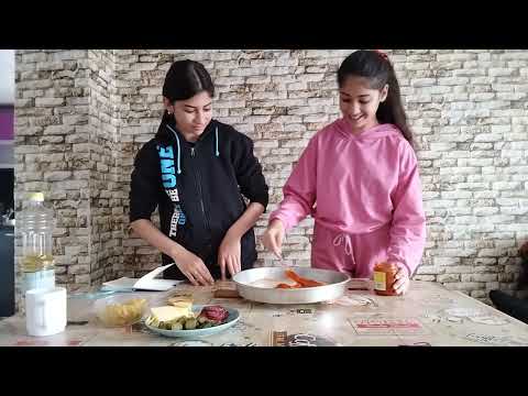 Видео: Правим за първи път сами  мързеливата пица 🍕  😁 #готвене #пица #мързеливапица #🍕