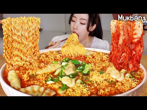 Видео: 10 видов корейского супер-размерного острого рамена и кимчи spicy supersize Ramen REAL ASMR  MUKBANG