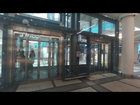 Видео: Лифты в Гродно в ТЦ "TRINITI"! Огромные лифты Kleemann 2017г/в каждый,у каждого 2500кг 33чел V=1м/с