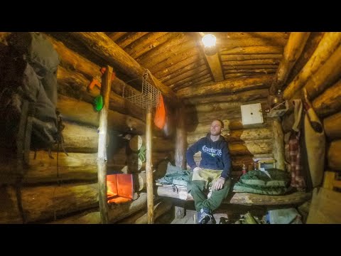 Видео: Землянка Спасла в Холодную Ночь. Дом Под Землей. Встретил ВОЛКА. ОДИН В ЛЕСУ. Аккумуляторная пила