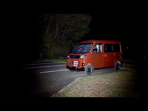 Видео: Одиночный автомобильный кемпинг в небольшом микроавтобусе