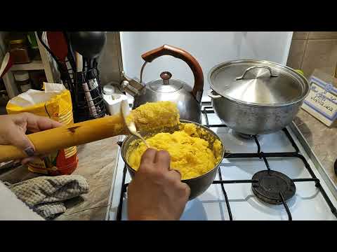 Видео: Мамалыга - хлеб молдаванина. Секреты! Как вкусно приготовить мамалыгу и как её правильно замесить.