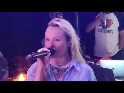 Видео: Ди-Бронкс & Натали - Больше Счастливых Людей (Live at Omsk 07 2024)