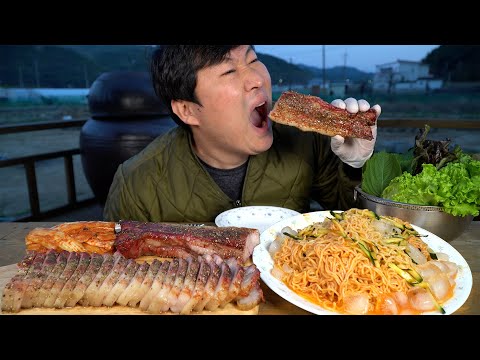 Видео: 🥩🍜Шашлык из свинины, приготовленный на углях, ПЕЧЬ с острой лапшой - шоу еды «Мукбанг».