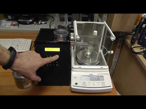 Видео: Второй прототип дозатора пороха с лабораторными весами Vibra