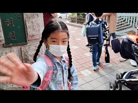 Видео: ПЕРВЫЙ ДЕНЬ В КОРЕЙСКОЙ ШКОЛЕ/ ЗАПРЕТИЛА ЛЕРЕ СИДЕТЬ В ТЕЛЕФОНЕ/ Виктория Ким