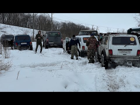 Видео: НИВЫ и УАЗЫ против снега