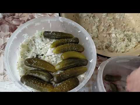Видео: Солоні огірки у капусті | Старовинний рецепт смачних огірків на зиму