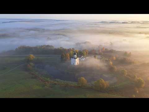 Видео: Покров на Нерли в утреннем тумане. Красивый полет.