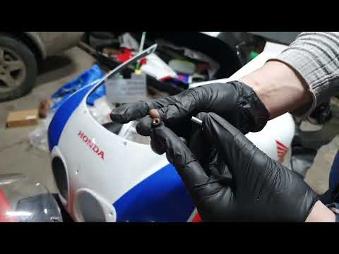 Видео: Мотодневник Honda CBR400RR nc23 установка камеры заднего обзора(carplay) и финальная сборка