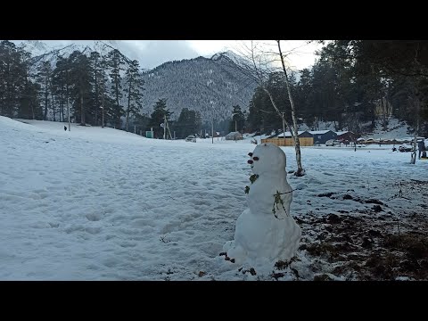 Видео: Архыз на зимних каникулах. Софийская поляна. Где круто покататься на ватрушках?!Дорога, снег..