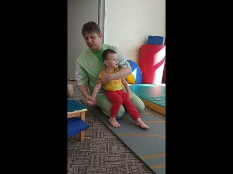 Видео: Реабилитация ребёнка Бобат терапия часть 1