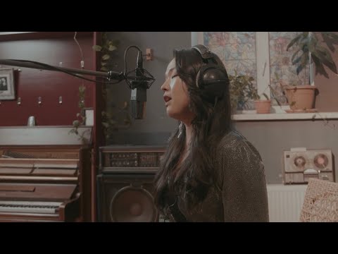 Видео: Инээмсэглэл - Уулын оройг ус ундаална (cover by The Royal Heartaches)