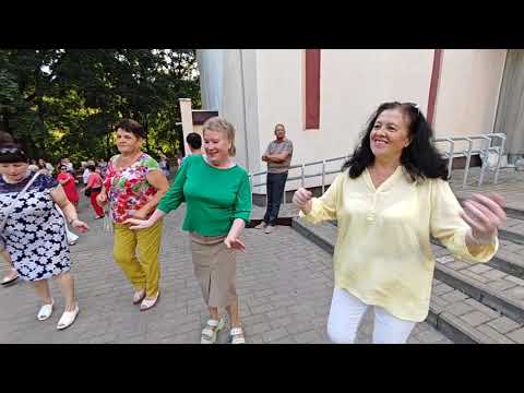 Видео: 17.08.24г...КАЗАХСКИЙ ХИТ... звучит на танцполе в Гомельском парке...