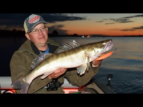 Видео: Еду на рыбалку на ночного судака на Balisong Long Bill. Диповые воблеры.
