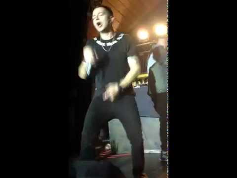 Видео: Porchy feat. Oxxxymiron – Earth Burns  (Казань, Жёлтая Кофта, 15.10.2014)