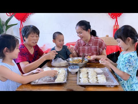 Видео: Семья готовит пельмени Пугуа, которые вкуснее мясной начинки.