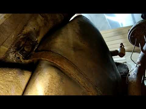 Видео: Замена стяжек (креплений)  бензобака. Гольф 2.