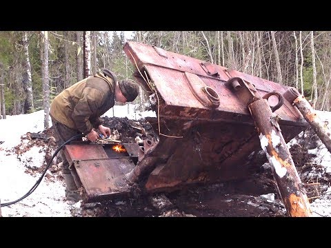 Видео: Нашел останки лесного "ТАНКА"! Режу на куски. Часть 2.