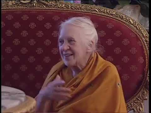 Видео: 🌺 Индра Деви — удивительная женщина с судьбой, похожей на фильм.