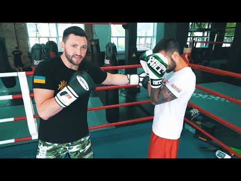 Видео: Самый неожиданный удар от которого падают! Бэкфист - удар с разворота! ТОП комбинации для нокаута.