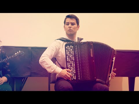 Видео: ДЕРБЕНКО «Выйду на улицу» Фантазия на тему русской народной песни - ансамбль «4 Solo»