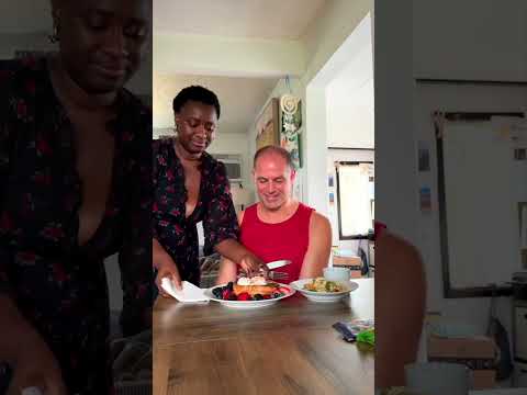 Видео: Завтрак-сюрприз после возвращения мужа из одиночного путешествия