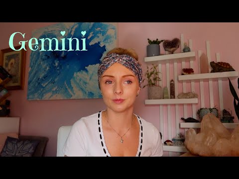 Видео: Близнецы | Одна маленькая деталь меняет всё. Еженедельное гадание на Таро