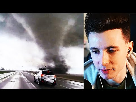 Видео: ХЕСУС СМОТРИТ ТОРНАДО В США | РЕАКЦИЯ