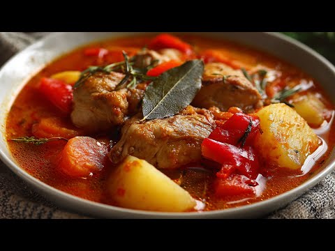 Видео: Я никогда не ела такой вкусной курицы! Быстрый и простой рецепт куриного гуляша!