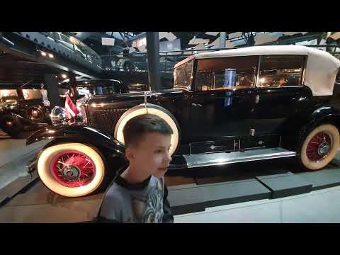 Видео: Рижский мотормузей. 1-й этаж. Старинные машинки. Рига, Латвия.