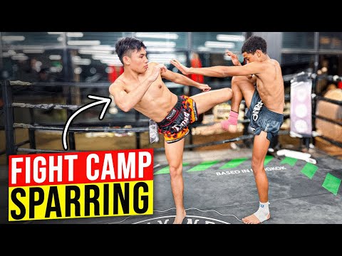 Видео: Спарринг по муай-тай в элитном зале Бангкока: боксёры на стадионе готовятся к боям