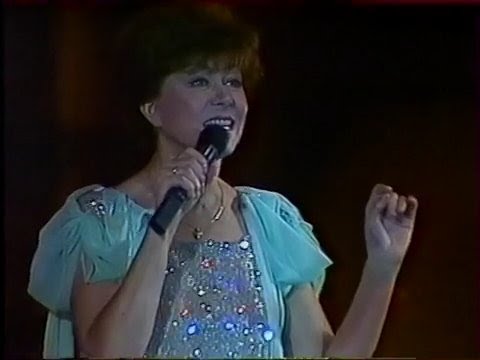 Видео: Народная артистка СССР Эдита Пьеха на праздничном концерте, посвящённом юбилею Томской области