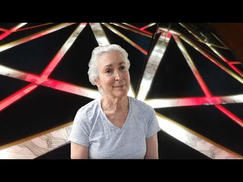 Видео: Каминг-аут — интервью с художницей Линн Барр